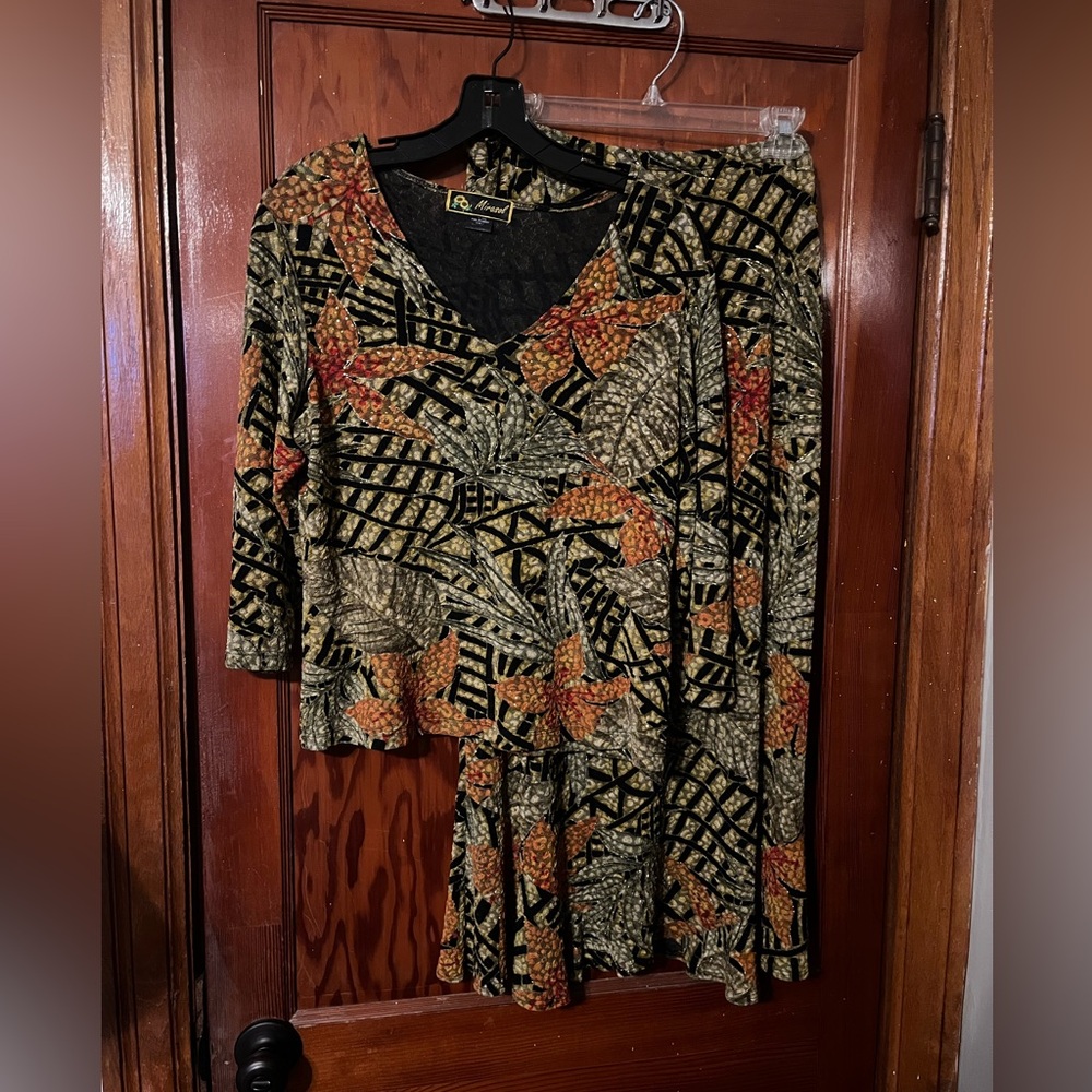 Mirasol matching top and skirt combo, Asian inspired Tiger lily print, size L